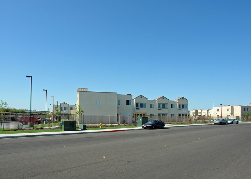 Quail Run Apartments in Parlier, CA - Building Photo