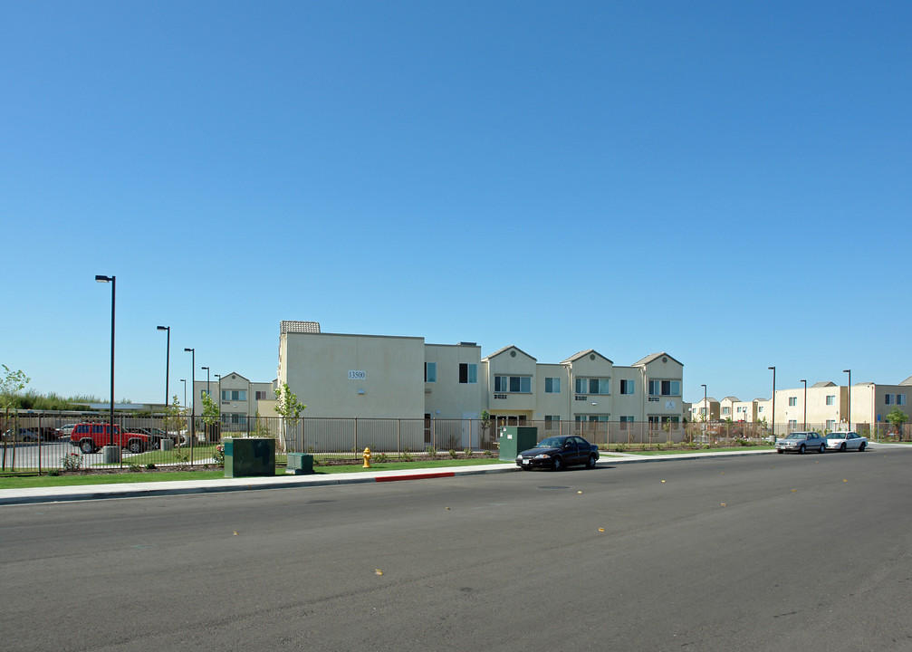 Quail Run Apartments in Parlier, CA - Foto de edificio