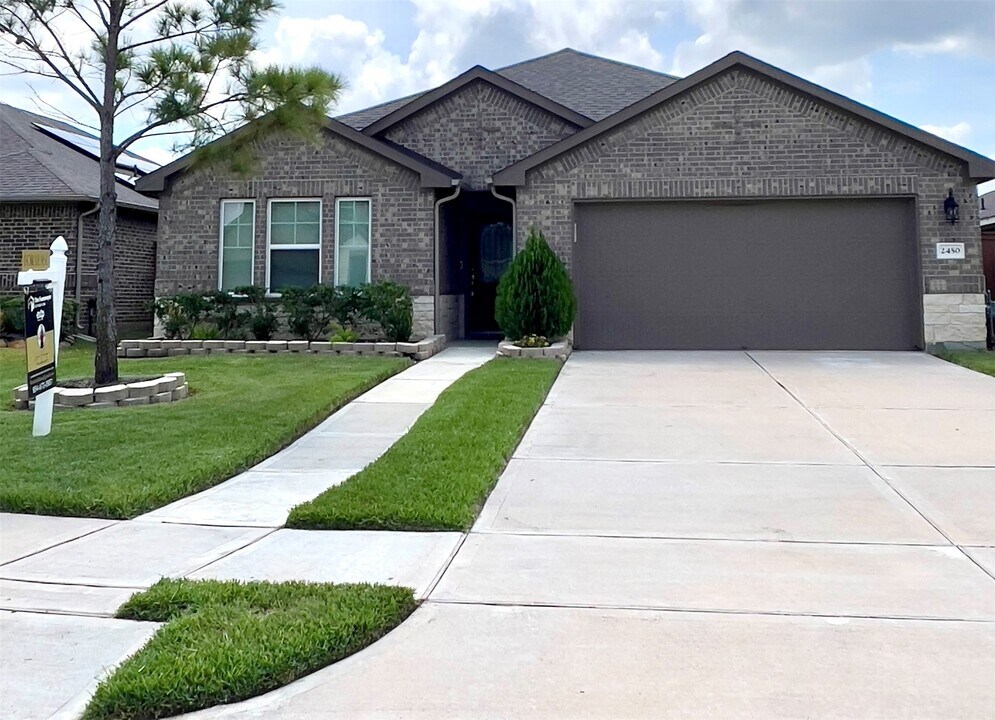 2450 Goddard Grn Dr in Arcola, TX - Building Photo