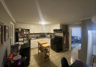 12 Allen St, Unit 12 in Somerville, MA - Building Photo - Building Photo