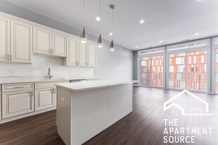 1335 W Taylor St, Unit 2 in Chicago, IL - Building Photo