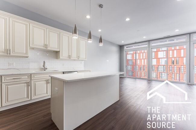 1335 W Taylor St, Unit 2