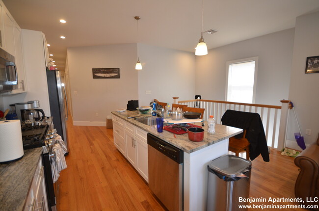 9 Islington St, Unit 2