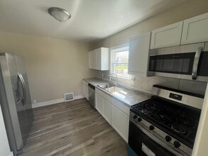 2711 47th St in Moline, IL - Building Photo - Building Photo