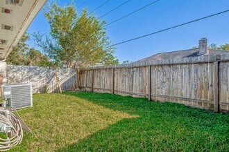 5105 Beaver Hollow Dr in Houston, TX - Foto de edificio - Building Photo