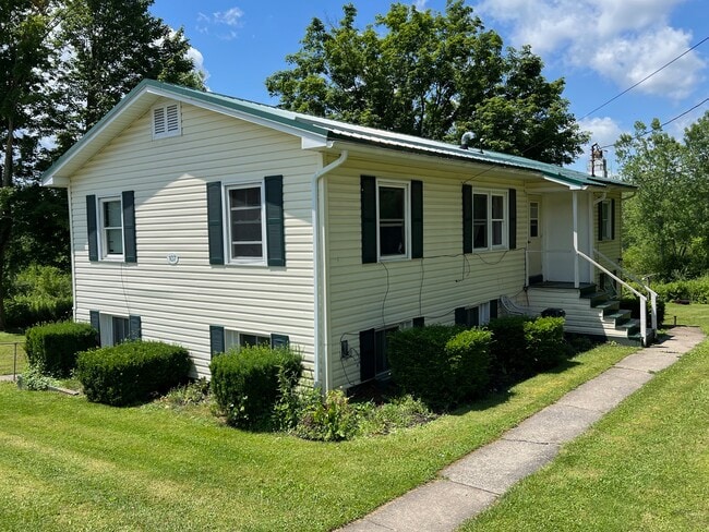 107 Oak Hill Rd, Unit 4 in Moravia, NY - Building Photo - Building Photo