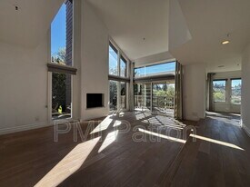 68 Sea Island Dr in Newport Beach, CA - Building Photo