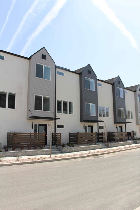 4475 S 500 E in Millcreek, UT - Building Photo