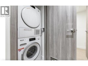 89 Nelson St. in Vancouver, BC - Building Photo - Building Photo