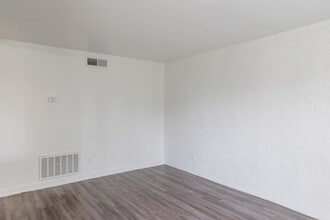 Luna Bear 5th Street in Tempe, AZ - Building Photo - Interior Photo