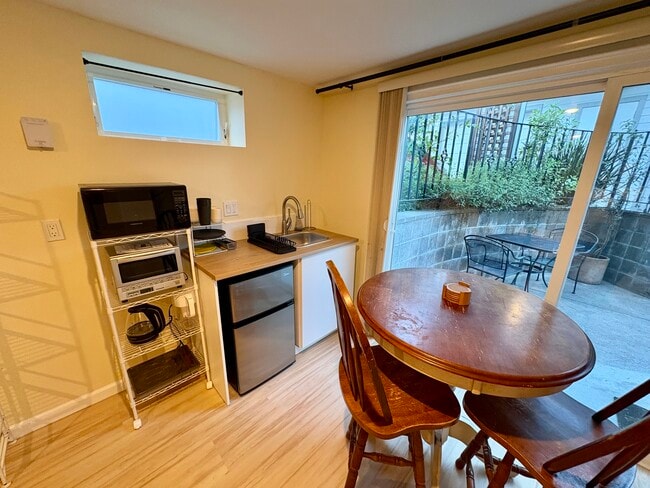 4 Miramar Ave, Unit Garden Studio in San Rafael, CA - Building Photo - Building Photo