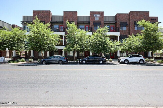 475 N 9th St, Unit 204 in Phoenix, AZ - Foto de edificio - Building Photo