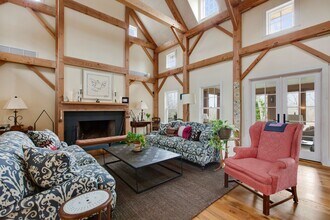 153 Middle Hwy in East Hampton, NY - Building Photo - Building Photo