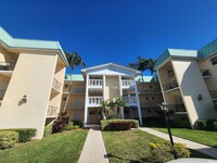 1 Colonial Club Dr in Boynton Beach, FL - Foto de edificio - Building Photo