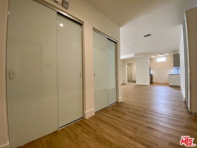9265 Burton Way in Beverly Hills, CA - Building Photo - Building Photo
