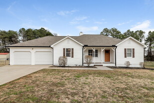 60 River Oaks Dr SW in Euharlee, GA - Building Photo
