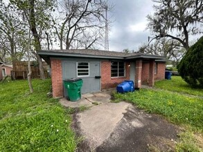 609 W 6th St in Sweeny, TX - Building Photo - Building Photo