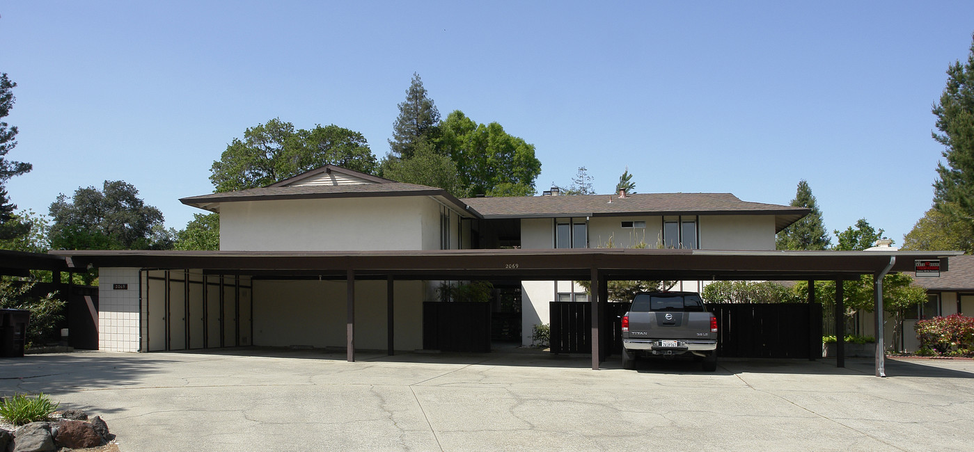 2069 Camel Ln in Walnut Creek, CA - Building Photo