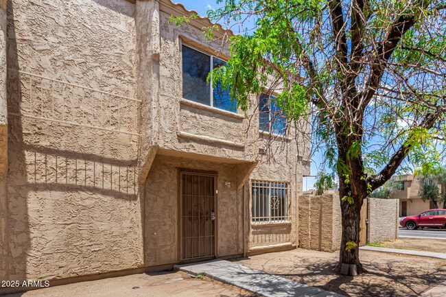 property at 4623 E Southgate Ave