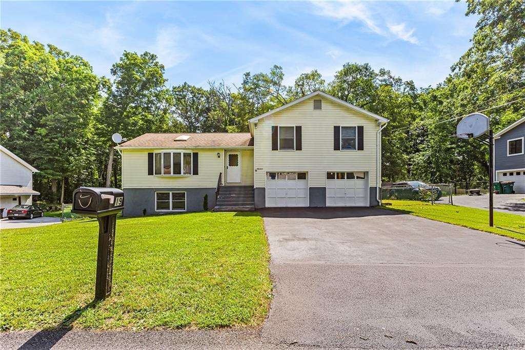 19 Raker Rd in Poughkeepsie, NY - Building Photo