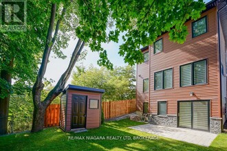 6 Henrietta St in St Catharines, ON - Building Photo - Building Photo