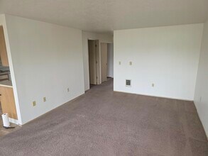 1145 D St, Unit 1145 in Independence, OR - Foto de edificio - Building Photo