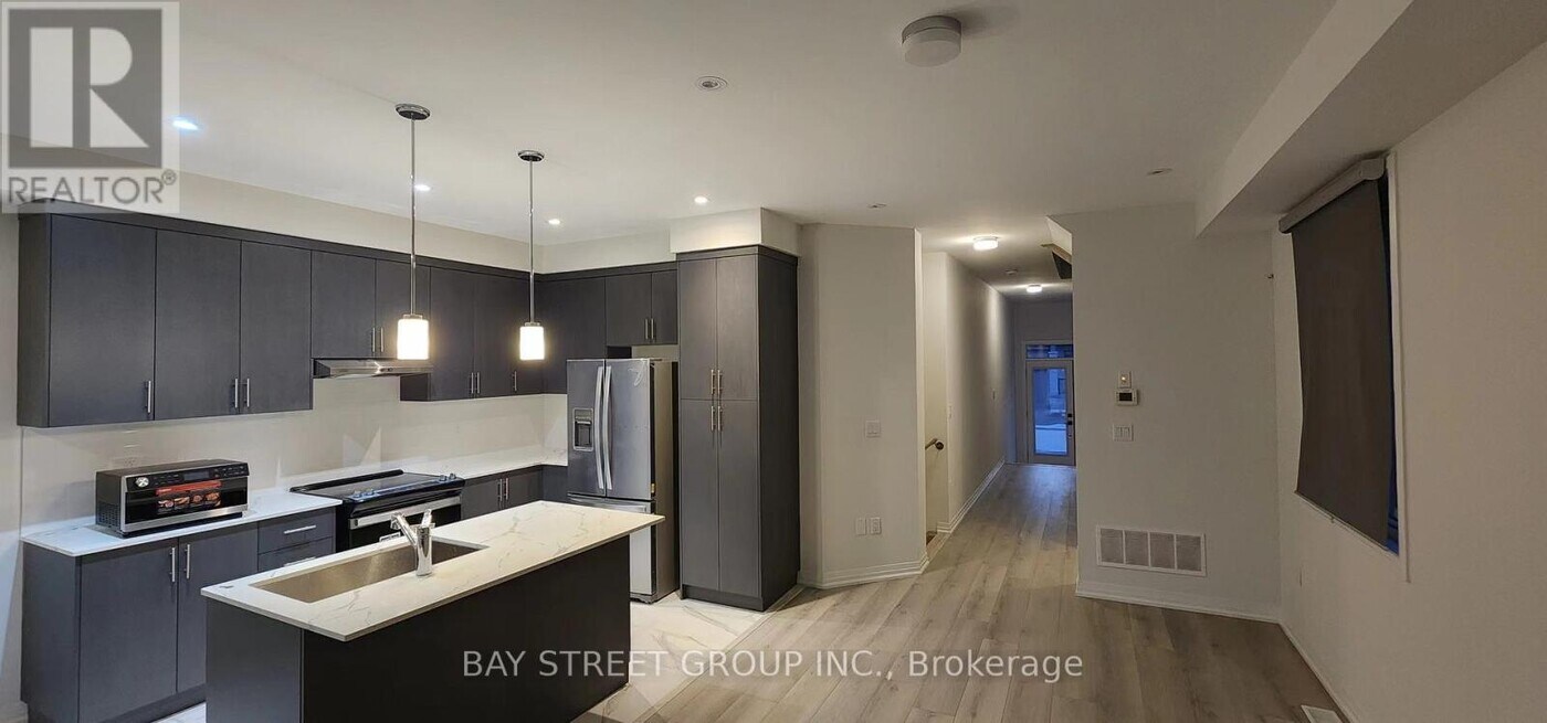 167 Tempel St in Richmond Hill, ON - Building Photo