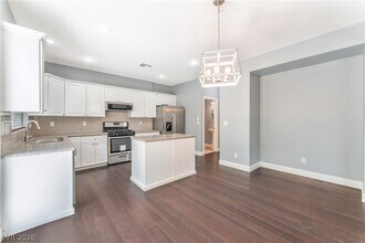 9477 Perennial View Ave in Las Vegas, NV - Building Photo - Building Photo