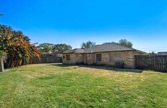 5902 Heather St in League City, TX - Building Photo - Building Photo