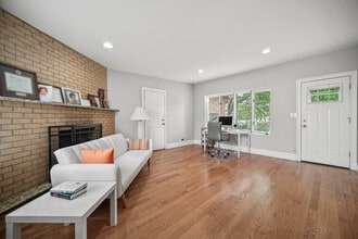 9157 S Avers Ave in Evergreen Park, IL - Foto de edificio - Building Photo