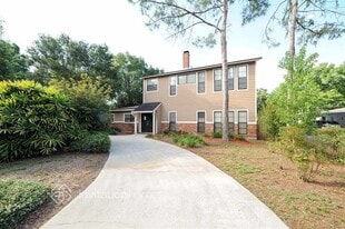 405 Park Ridge Ave in Temple Terrace, FL - Building Photo