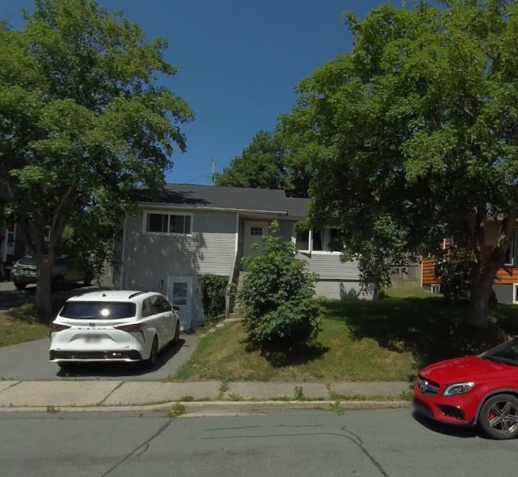 18 MacKenzie St in St John's, NL - Building Photo