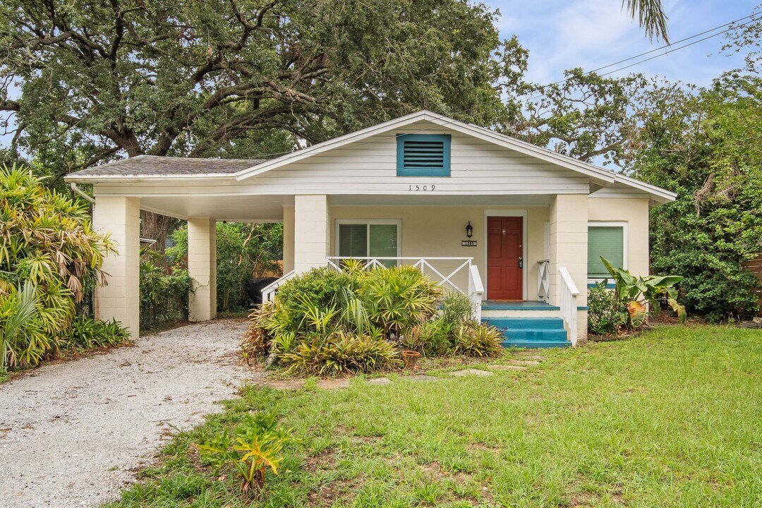 1509 Hillside Dr in Tampa, FL - Building Photo