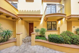 985 N Michillinda Ave in Pasadena, CA - Foto de edificio - Building Photo