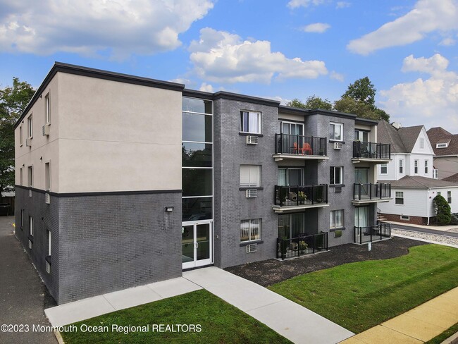 property at 21 Leroy Pl