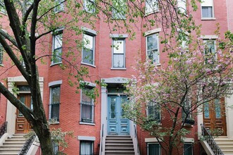 32 Yarmouth St, Unit 2 in Boston, MA - Foto de edificio - Building Photo