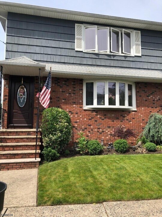 34 Hilton St in Belleville, NJ - Building Photo