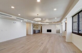 49 Briar Hollow Ln in Houston, TX - Building Photo