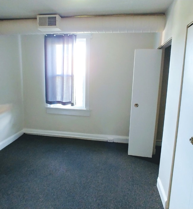 2646 N Calvert St in Baltimore, MD - Building Photo - Building Photo