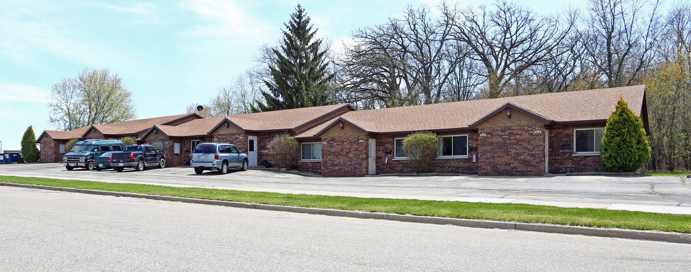 Meadow View Apartments in Burlington, WI - Building Photo