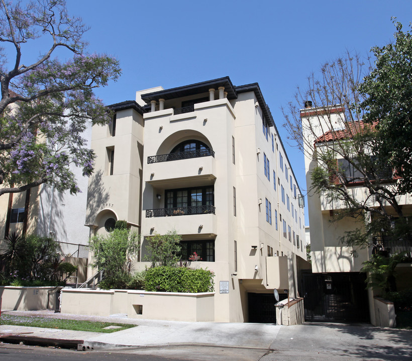 11957 Goshen Ave in Los Angeles, CA - Foto de edificio