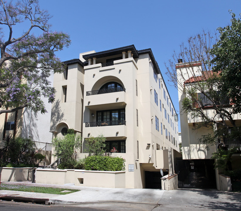 11957 Goshen Ave in Los Angeles, CA - Building Photo