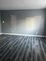 654 W 48th St in San Bernardino, CA - Building Photo