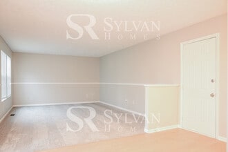 6494 Portage Path Ct in Grove City, OH - Building Photo - Building Photo