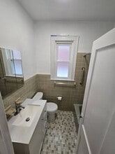 51-23 47th St in Queens, NY - Foto de edificio - Building Photo