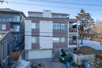 3322 Centre St NE in Calgary, AB - Building Photo - Building Photo
