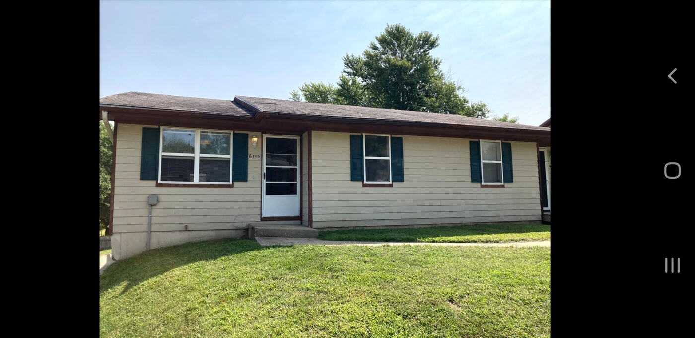 6115 N 28th Street Ter, Unit 6117 in St. Joseph, MO - Building Photo