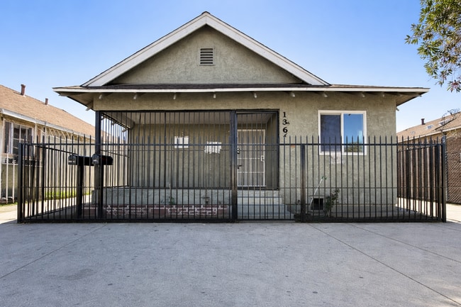 property at 1368 E Vernon Ave