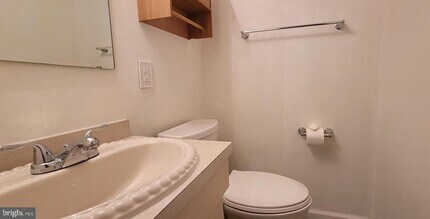 2209 Greenwood Dr in Lindenwold, NJ - Building Photo - Building Photo