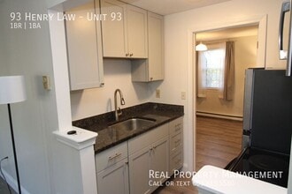 93 Henry Law Ave in Dover, NH - Building Photo - Building Photo